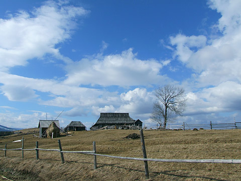 Ukrainian Carpathians, Verhovyna region, Gutsul house on Bukivetzj range